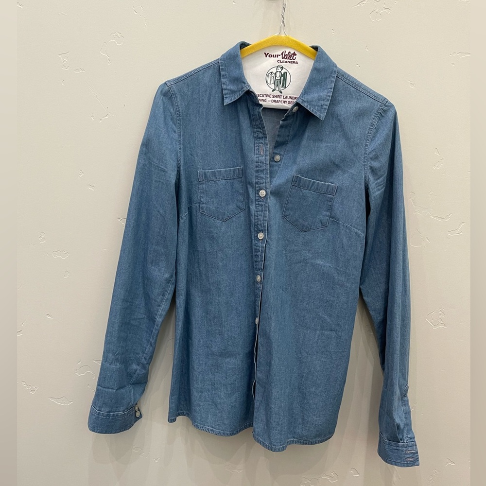 The Limited Woman’s Button Down Shirt size:small